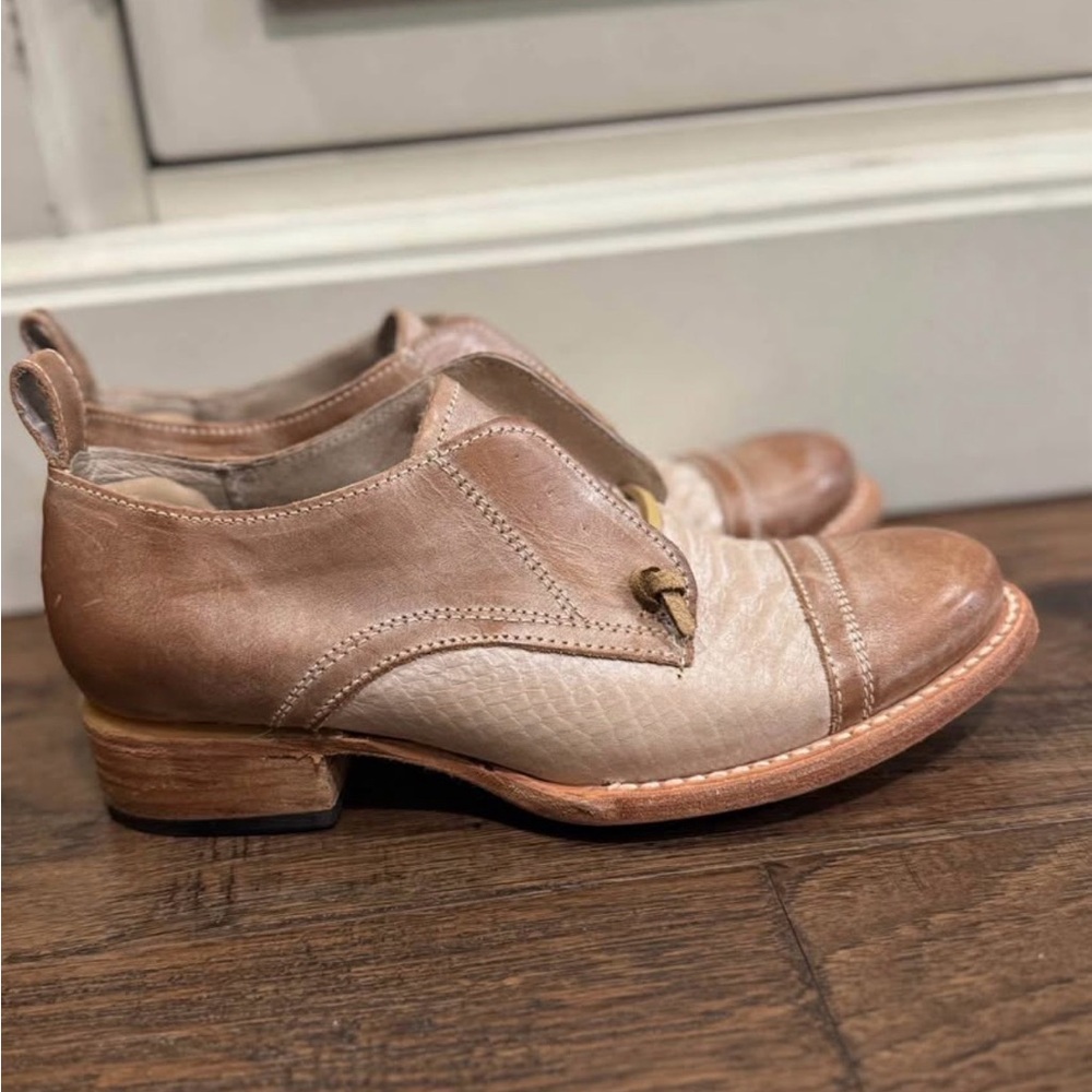 Freebird Brown and Cream Flats